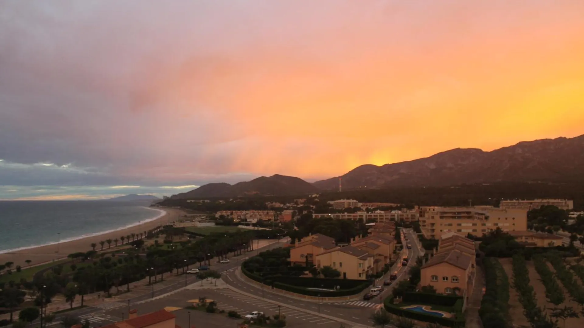 Apartamento Con Terraza, Vistas Playa Y Montana L'L'Hospitalet de l'Infant 0*,  Spanien